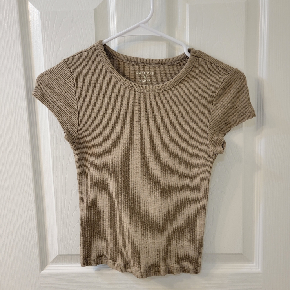 American Eagle Outfitters Women's Brown Ribbed Tee. Medium